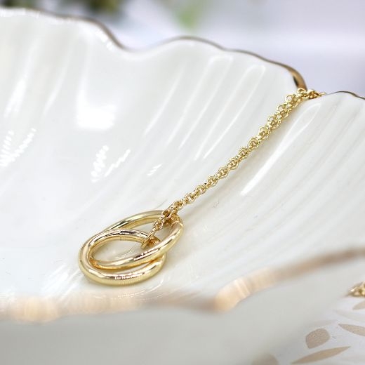 gold-smooth-linked-hoops-necklace